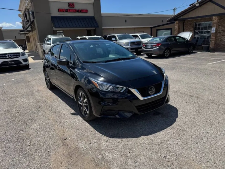2021 Nissan Versa SV Sedan photo 1