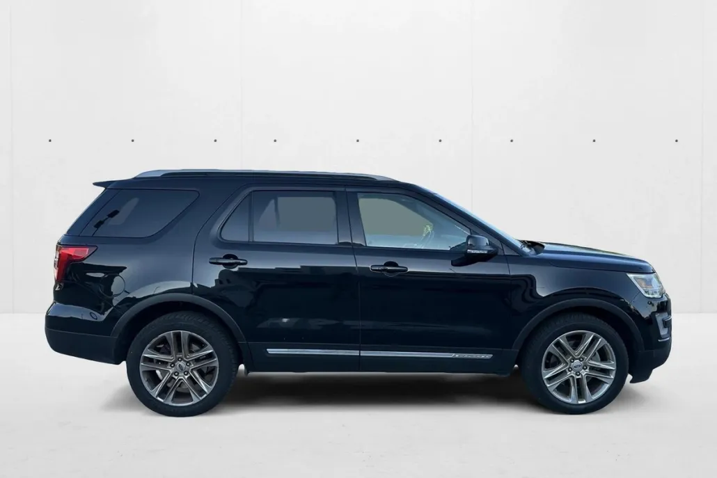 2017 Ford Explorer XLT photo 1