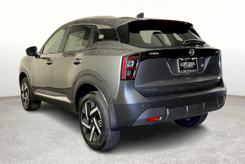2026 Nissan Kicks SV photo 1