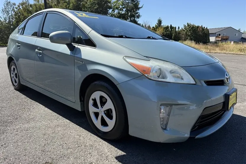 2012 Toyota Prius Two photo 1