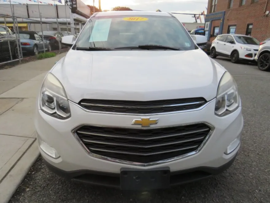 2017 Chevrolet Equinox LT photo 1
