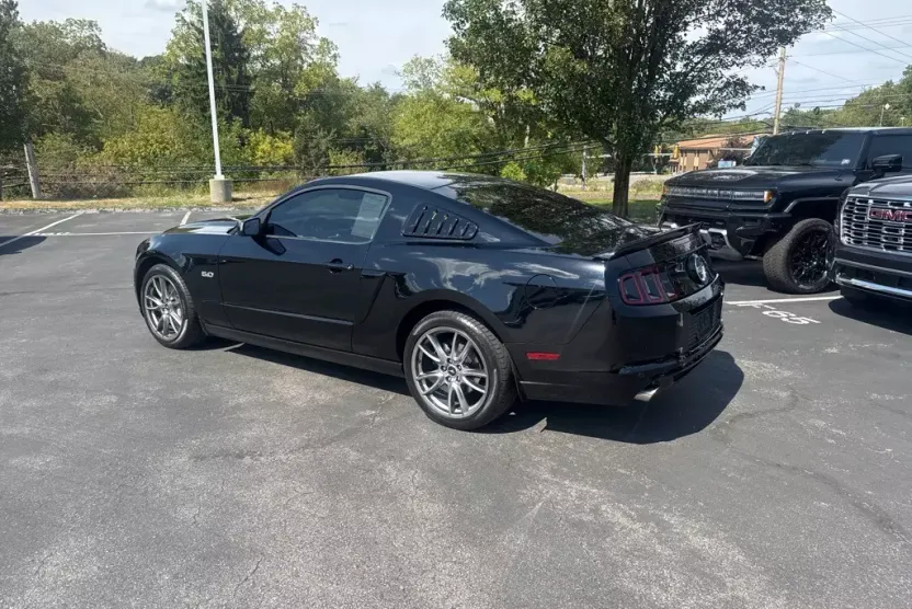 2013 Ford Mustang GT Premium photo 1