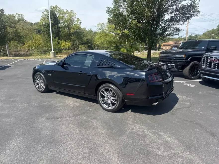2013 Ford Mustang GT Premium photo 1