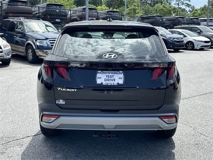 2025 Hyundai Tucson SE photo 1