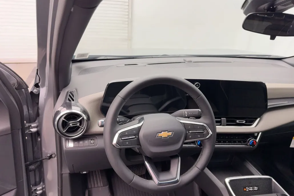 2026 Chevrolet Equinox LT photo 1
