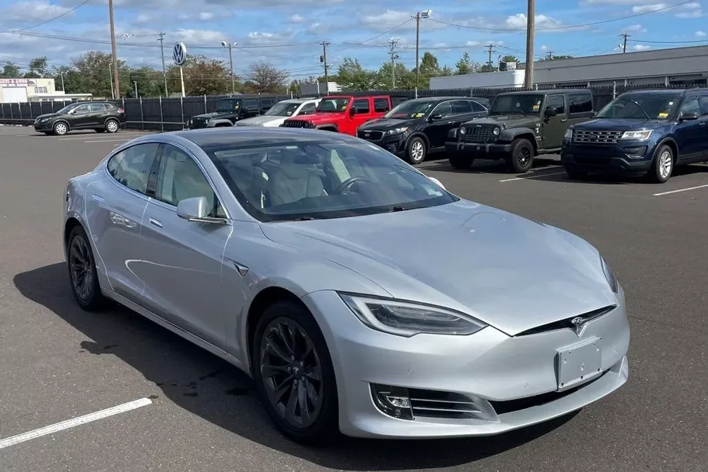 2017 Tesla Model S photo 1
