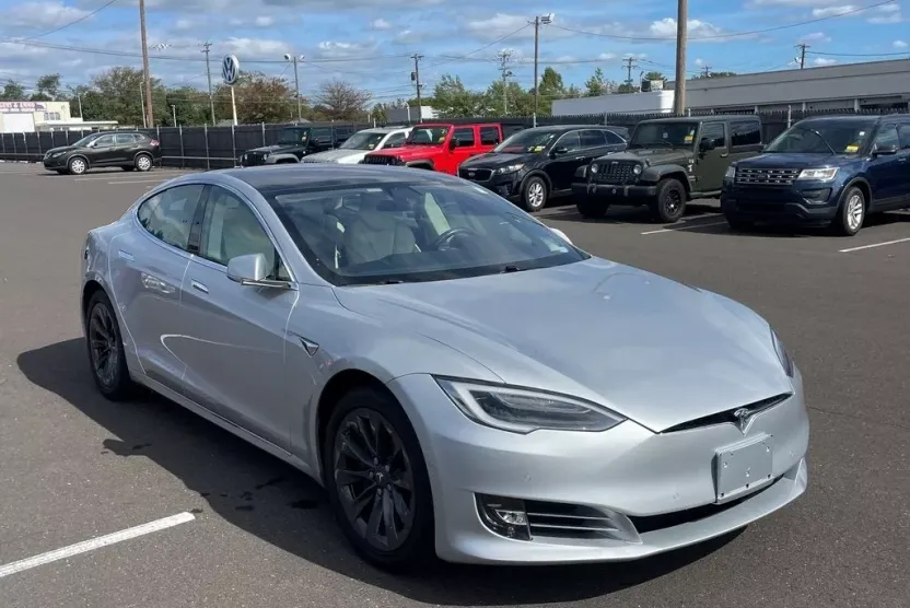 2017 Tesla Model S photo 1