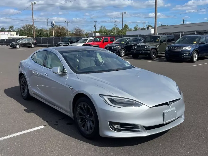 2017 Tesla Model S photo 1