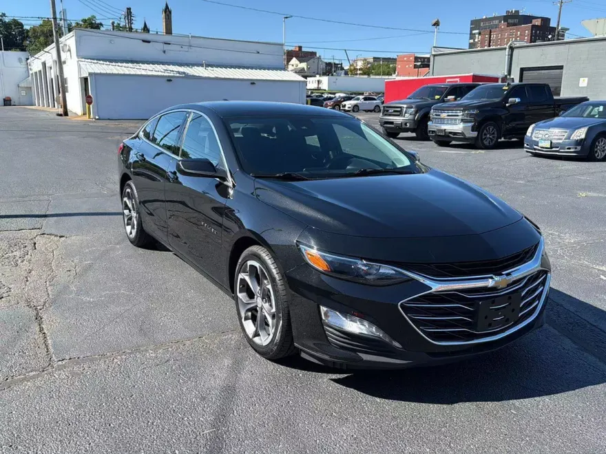 2024 Chevrolet Malibu 1LT photo 1