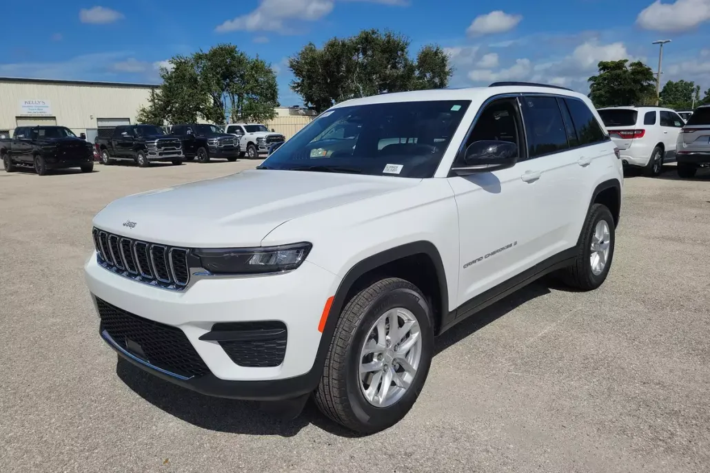 2025 Jeep Grand Cherokee Laredo X photo 1