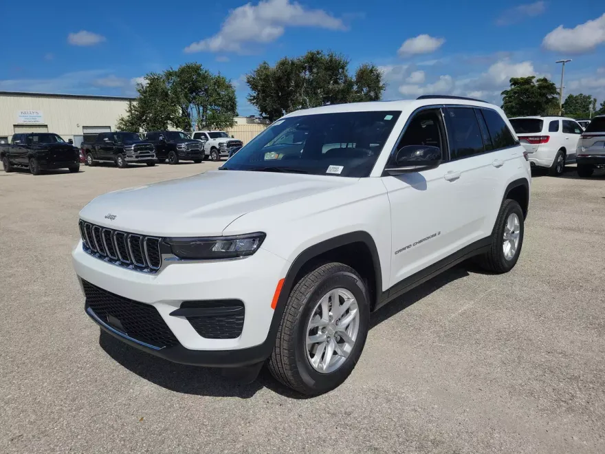 2025 Jeep Grand Cherokee Laredo X photo 1