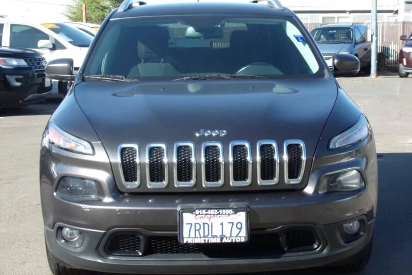2016 Jeep Cherokee Latitude Altitude photo 1