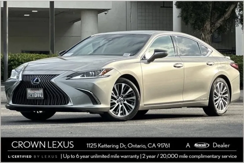 2021 Lexus ES 300h photo 1