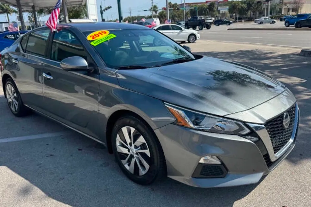 2019 Nissan Altima 2.5 S photo 1