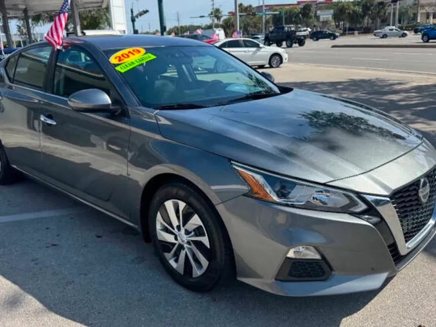 2019 Nissan Altima 2.5 S photo 1