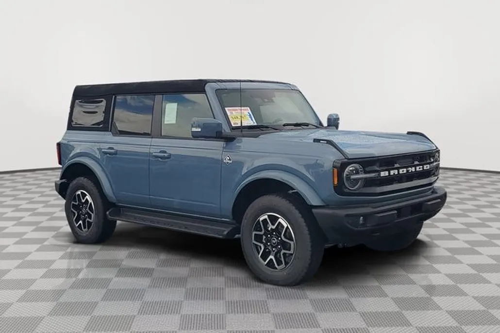 2025 Ford Bronco Outer Banks photo 1