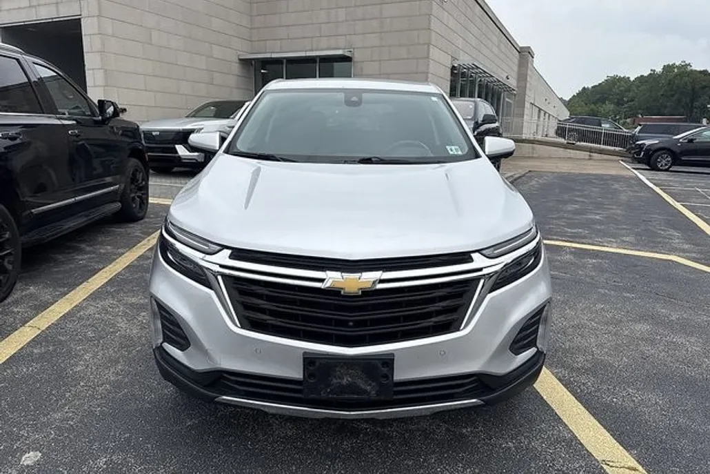 2022 Chevrolet Equinox LT photo 1