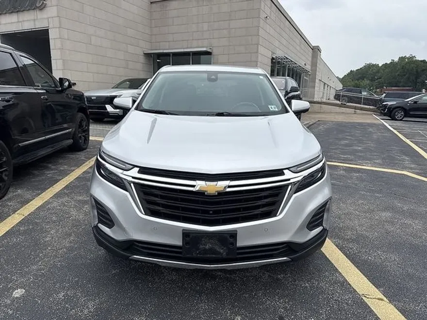 2022 Chevrolet Equinox LT photo 1