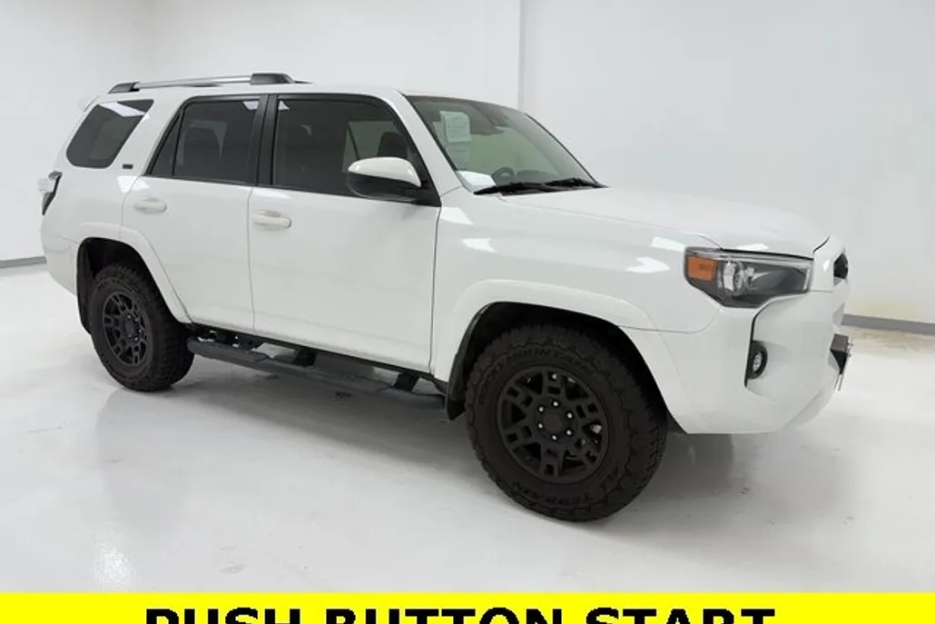 2021 Toyota 4Runner SR5 photo 1