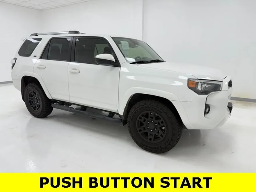 2021 Toyota 4Runner SR5 photo 1