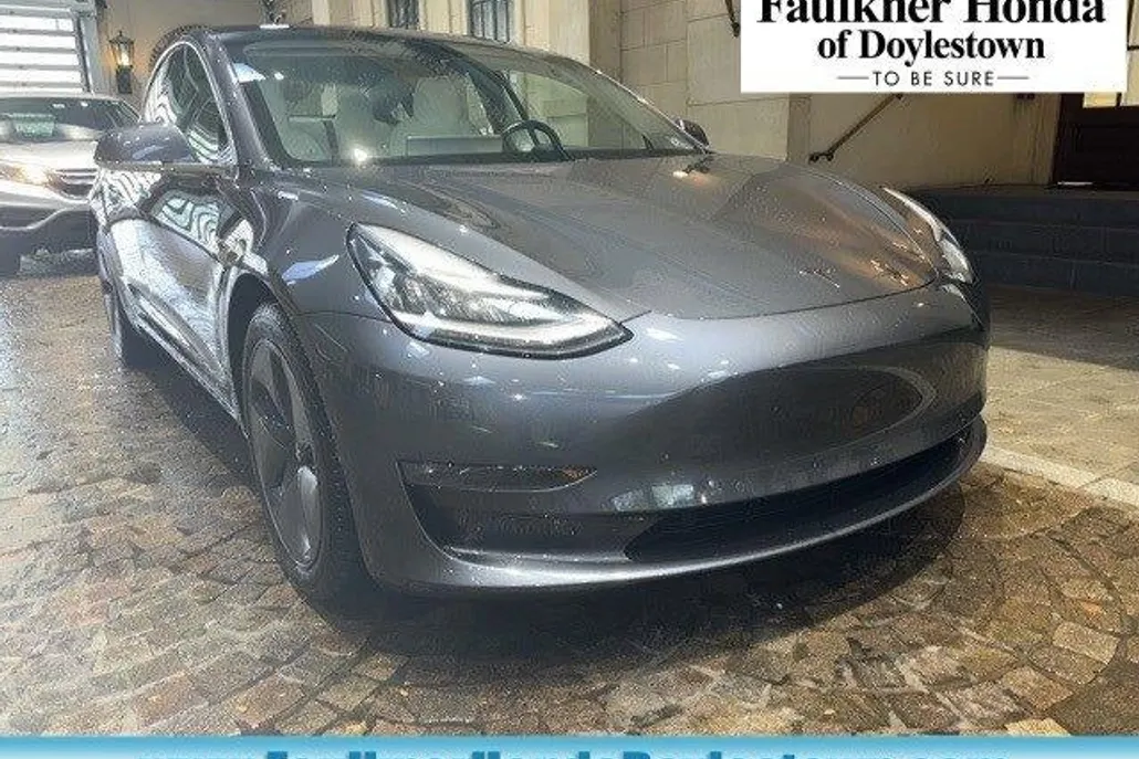 2018 Tesla Model 3 Long Range photo 1
