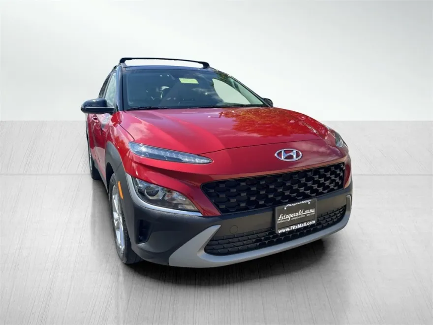 2022 Hyundai Kona SEL photo 1