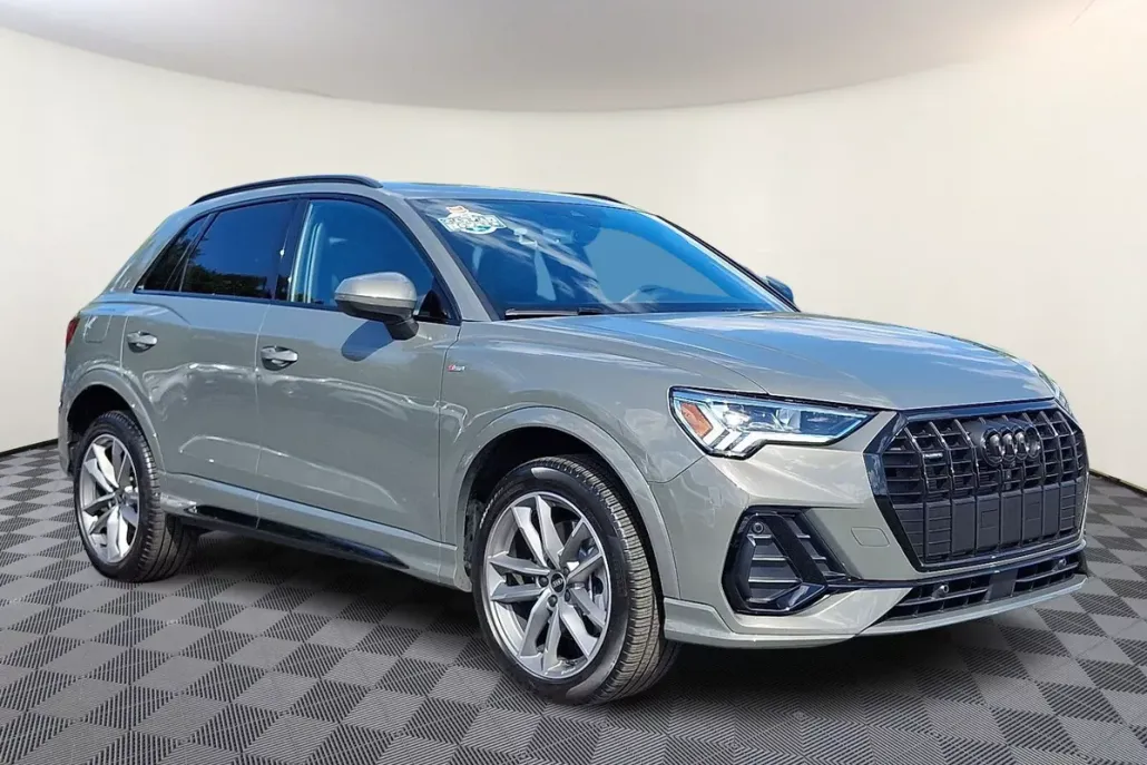 2024 Audi Q3 45 TFSI S line Premium photo 1
