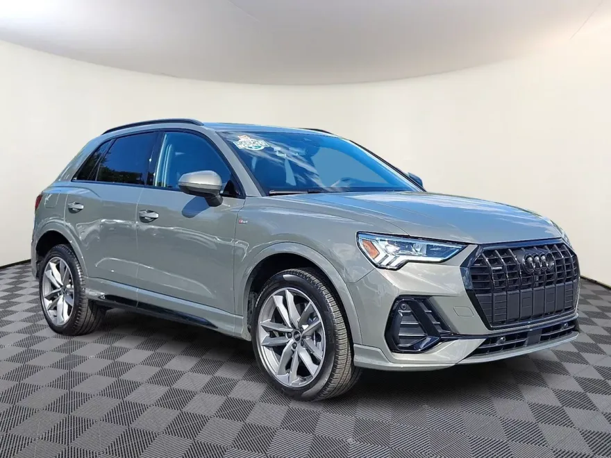 2024 Audi Q3 45 TFSI S line Premium photo 1