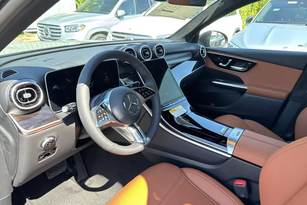 2025 Mercedes Benz GLC 300 4MATIC photo 1