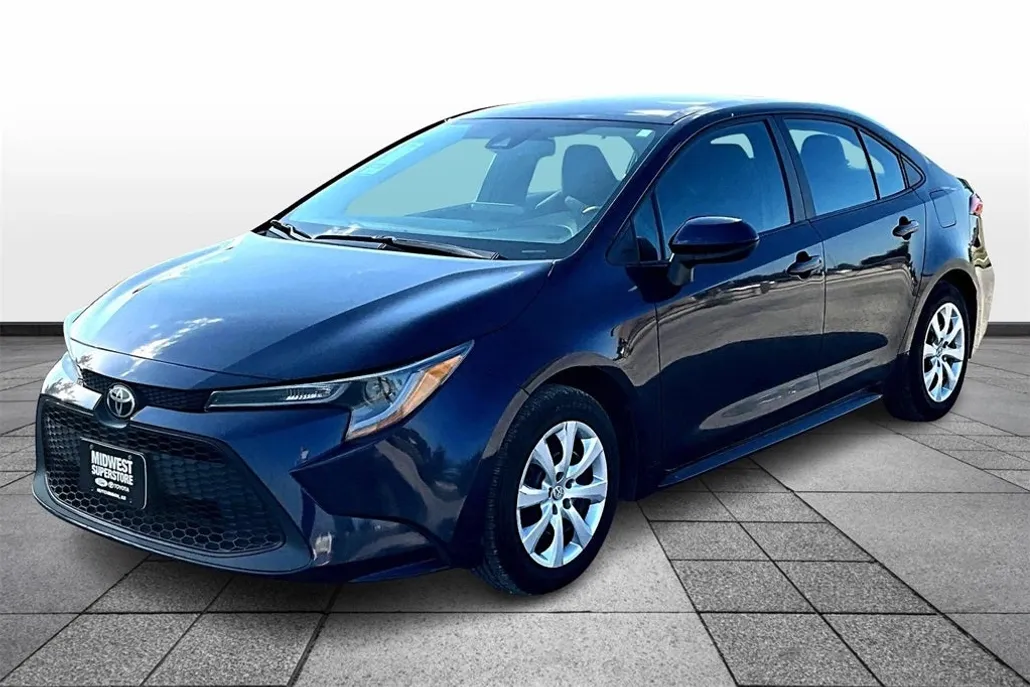 2022 Toyota Corolla LE photo 1