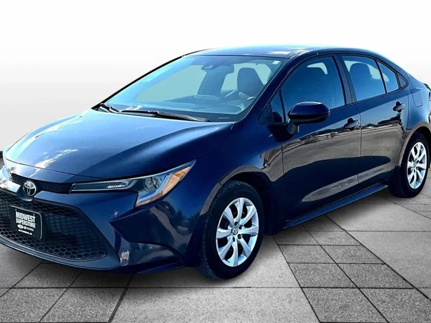 2022 Toyota Corolla LE photo 1