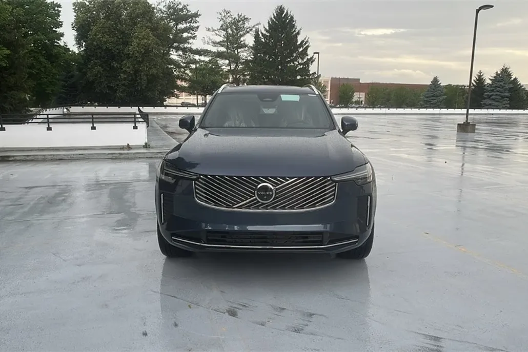 2026 Volvo XC90 Plus photo 1