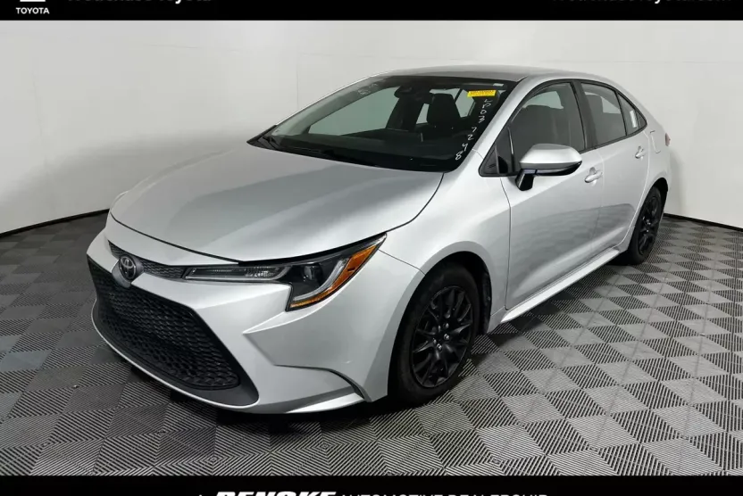 2020 Toyota Corolla LE photo 1