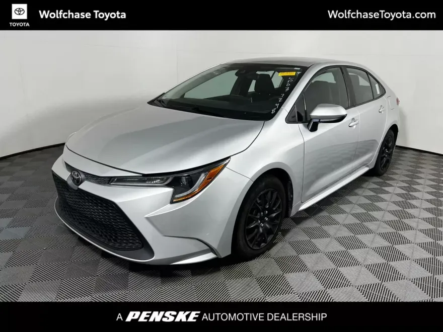 2020 Toyota Corolla LE photo 1