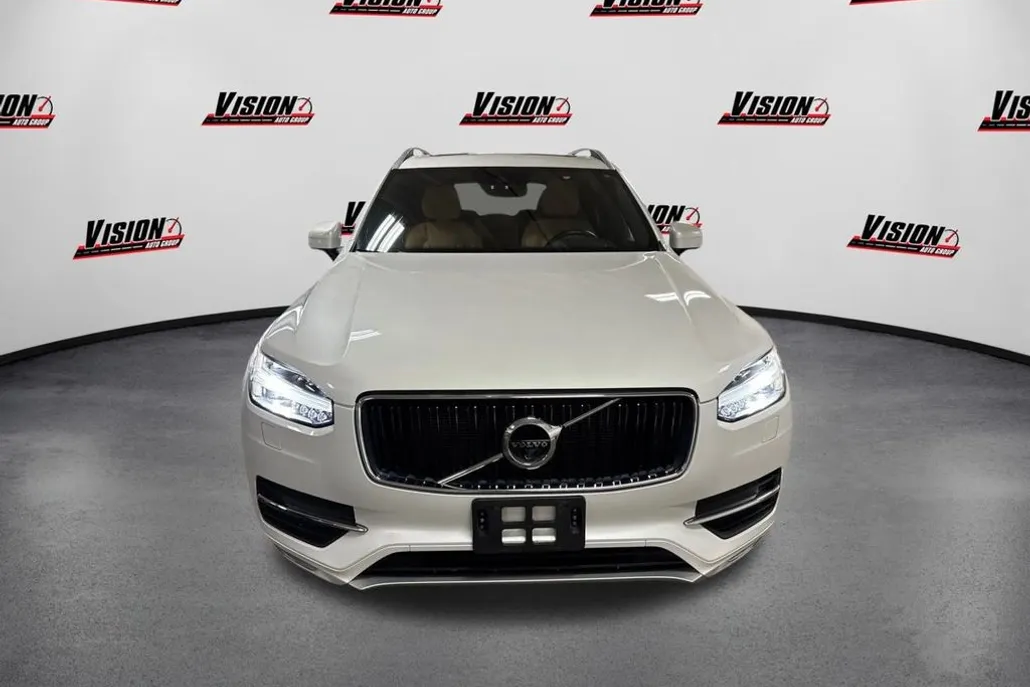 2017 Volvo XC90 T6 Momentum photo 1
