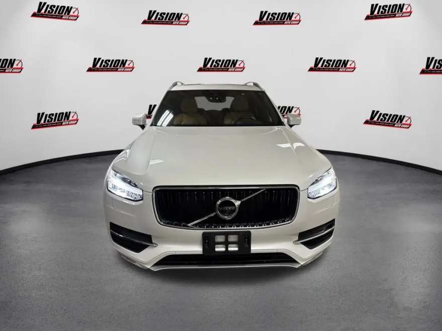 2017 Volvo XC90 T6 Momentum photo 1