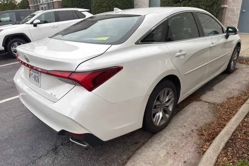 2022 Toyota Avalon XLE photo 1