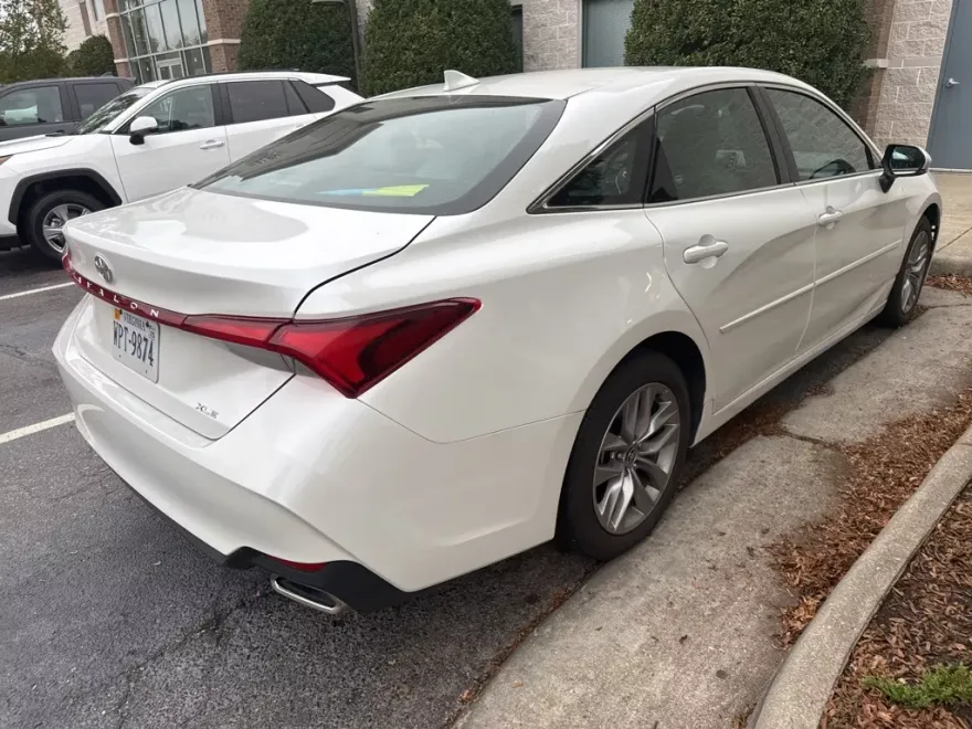 2022 Toyota Avalon XLE photo 1