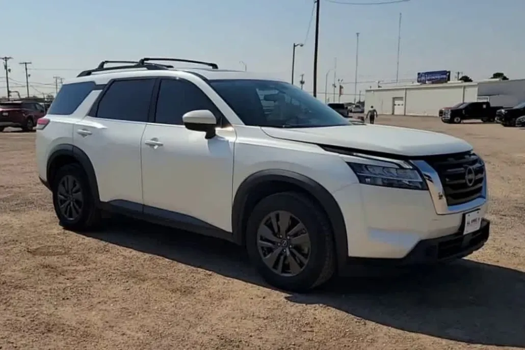 2022 Nissan Pathfinder SV photo 1