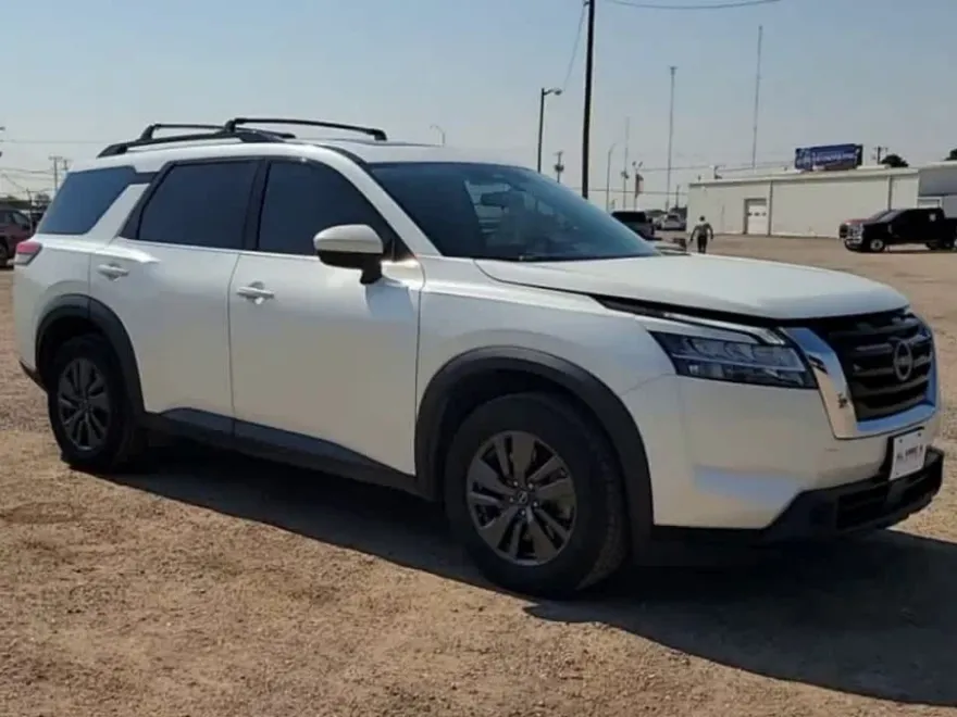 2022 Nissan Pathfinder SV photo 1
