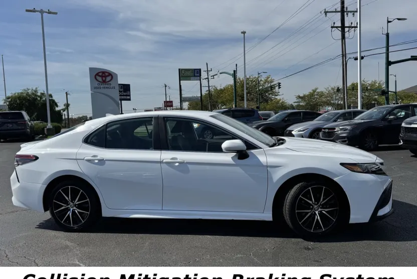 2024 Toyota Camry SE photo 1