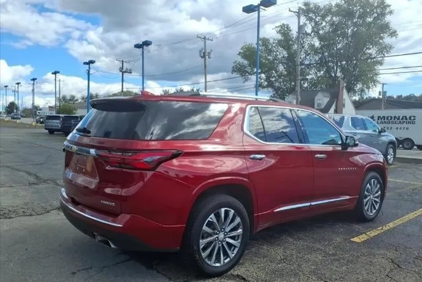 2023 Chevrolet Traverse Premier photo 1