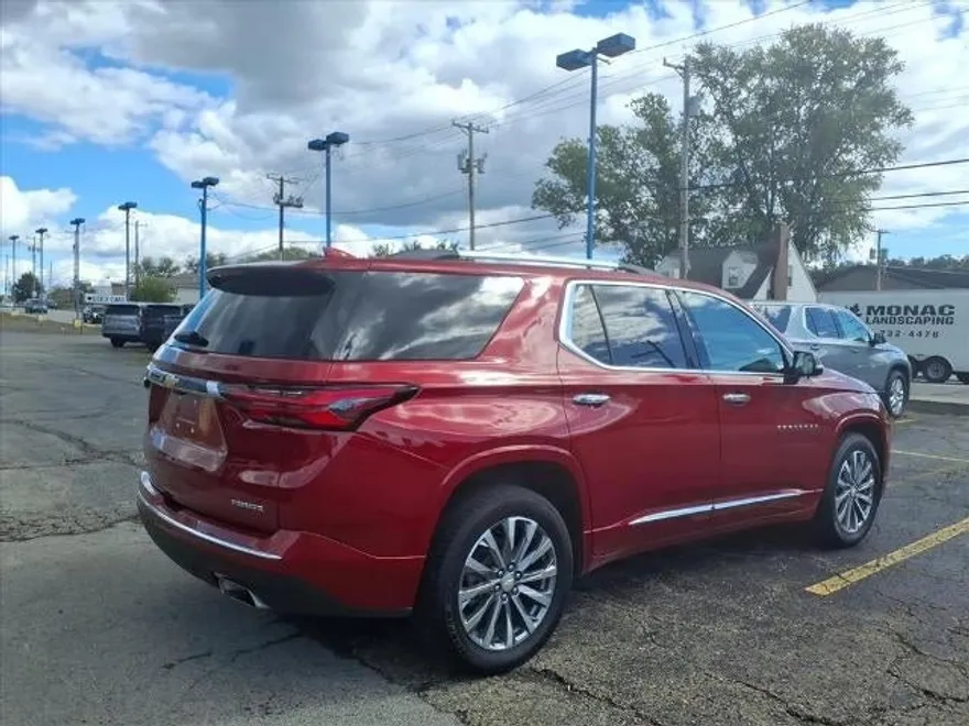 2023 Chevrolet Traverse Premier photo 1