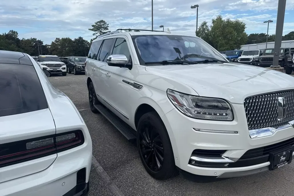 2020 Lincoln Navigator Black Label photo 1
