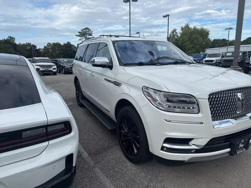 2020 Lincoln Navigator Black Label photo 1