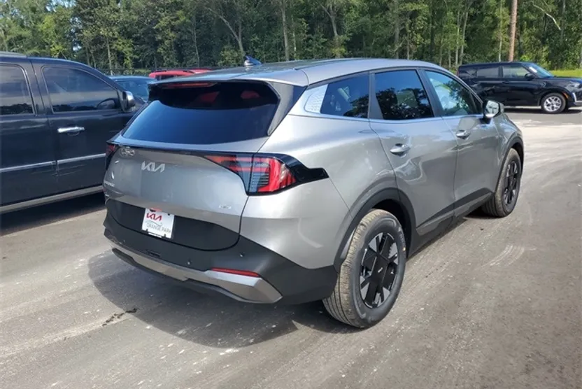 2026 Kia Sportage Hybrid LX photo 1