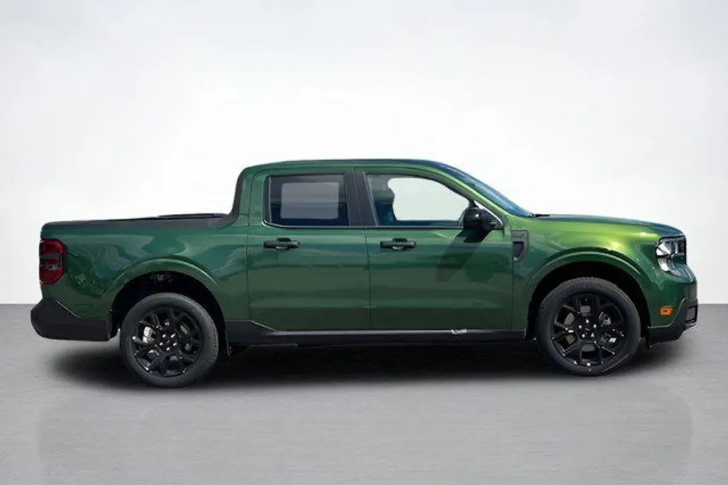 2025 Ford Maverick XLT photo 1