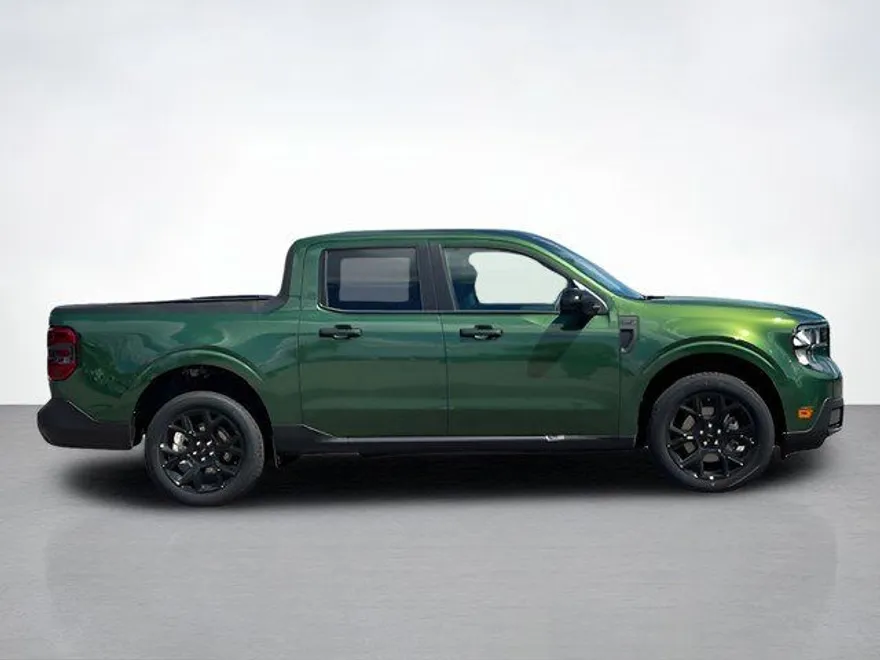 2025 Ford Maverick XLT photo 1