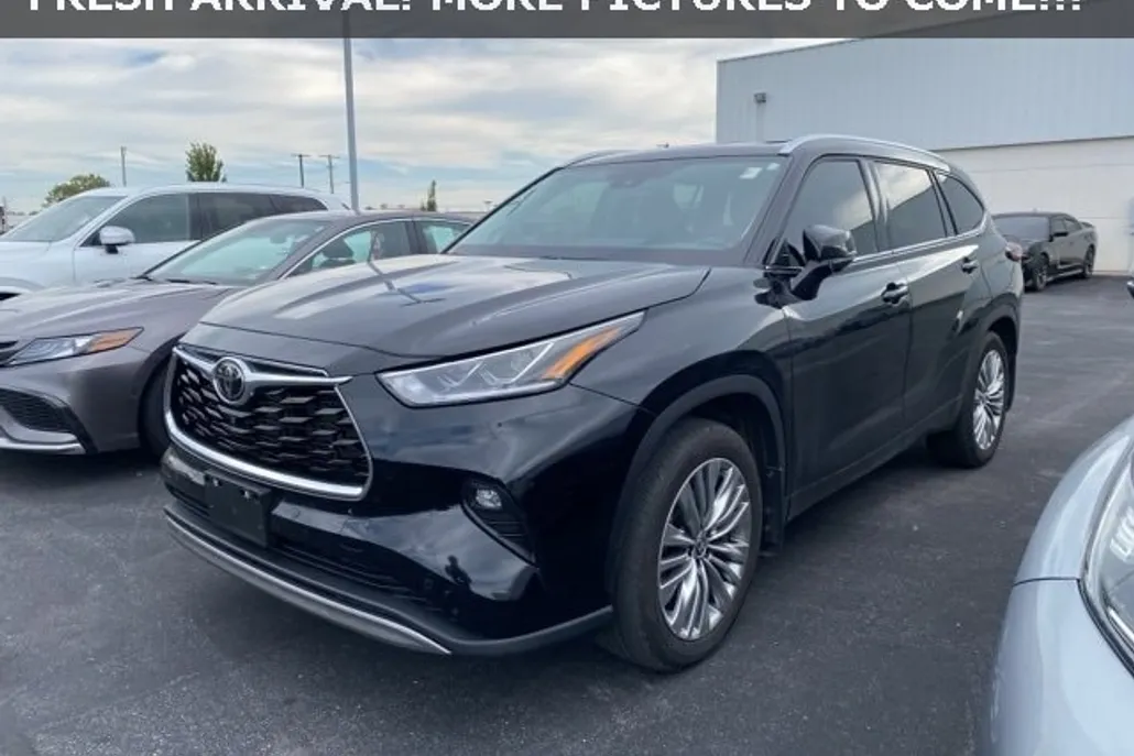 2024 Toyota Highlander Platinum photo 1