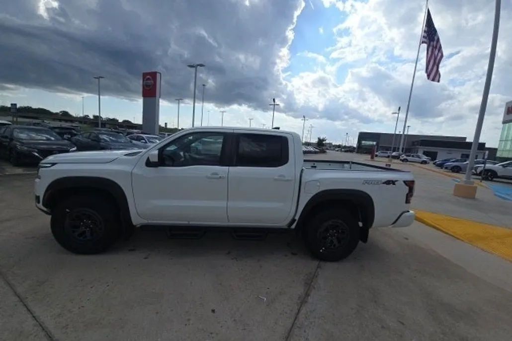 2025 Nissan Frontier Crew Cab PRO-4X photo 1